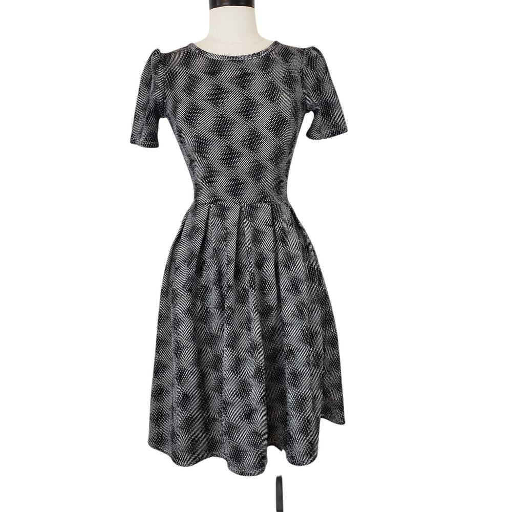 LulaRoe Simply Comfortable Dress Womens XS Black White Fit Flare Short Sleeve